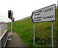 Bilingual direction sign, Pontypool