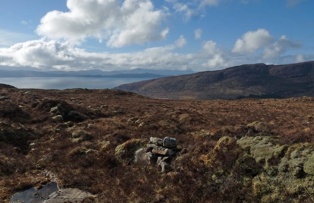 Ruined stone dyke, Meall Loch an Fheòir, Ross and Cromarty