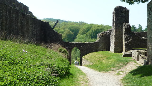 Ludlow Town Walls © Fabian Musto cc-by-sa/2.0 :: Geograph Britain and ...