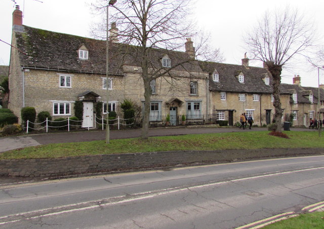 Houses north of Hunts Close, Burford © Jaggery :: Geograph Britain and ...