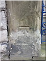 Bench mark on Yr Eglwys Fethodistaidd gatepost