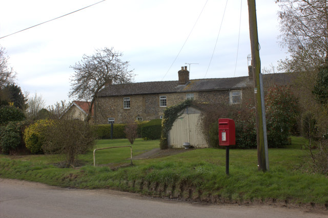 Houses, garage and post box at Coploe Road , Ickleton