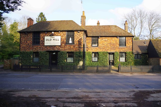 The Old Mill 1 Canterbury Road © P L Chadwick Cc By Sa20