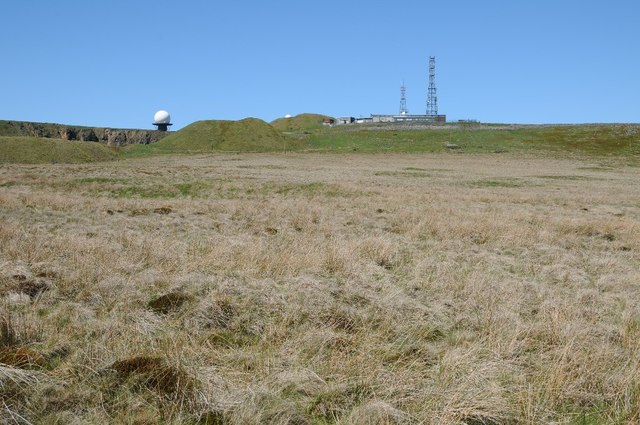 Radar beacon and masts on Titterstone Clee Hill