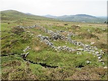 SH6369 : Ruinous sheepfold, Llanllechid by Meirion