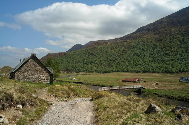 Athnamulloch and the footbridge over the Affric
