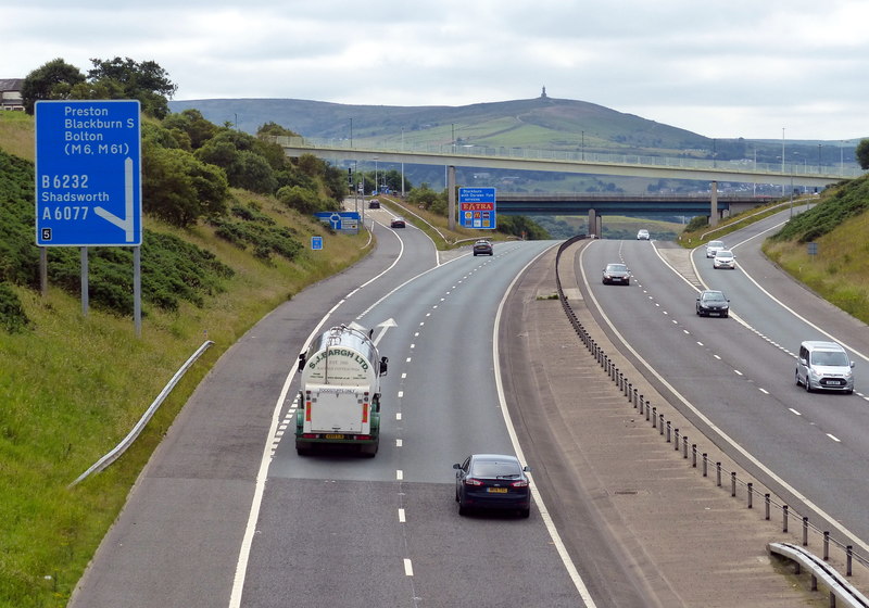 junction-5-along-the-m65-motorway-mat-fascione-geograph-britain