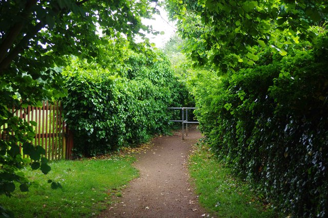 Public footpath from the end of Cheyne Lane, Bampton, Oxon