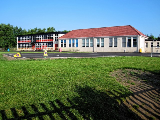 St Winning's Primary School - Kilwinning © Ian Rainey cc-by-sa/2.0 ...