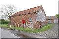 Barn and postbox, Cold Hanworth