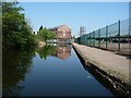 SO9298 : Birmingham Canal, approaching central Wolverhampton by Christine Johnstone