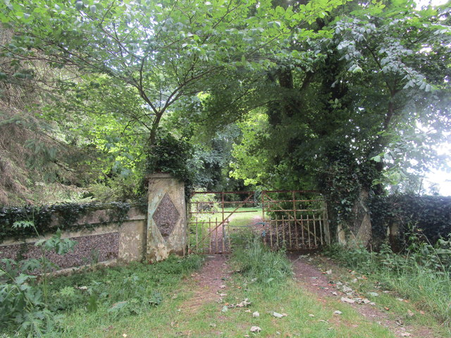 Gateway and track to an abandoned house,... © Jonathan Thacker ...