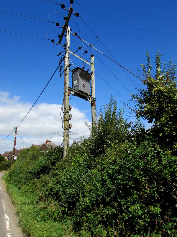 Western Power Distribution line spur... © Jaggery Geograph Britain