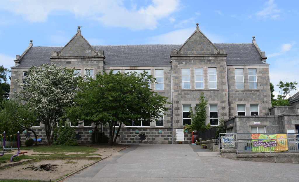 Torphins primary school © Bill Harrison cc-by-sa/2.0 :: Geograph ...