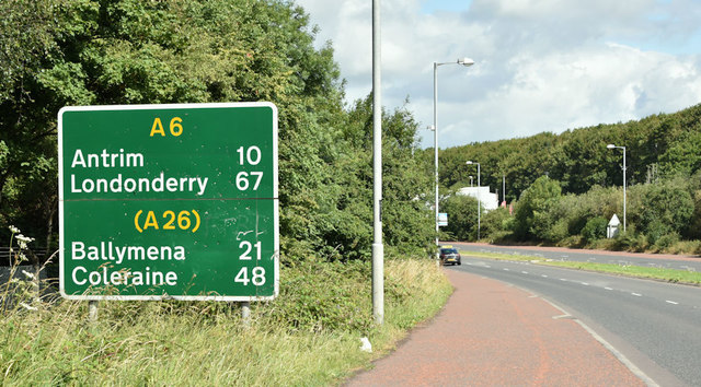 Route confirmatory sign near Sandyknowes, Newtownabbey (July 2018)