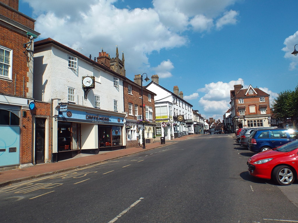 East Grinstead High Street © Malc McDonald cc-by-sa/2.0 :: Geograph ...