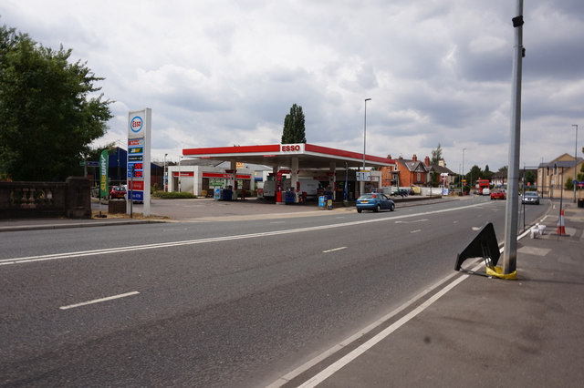 esso-garage-on-newark-road-lincoln-ian-s-cc-by-sa-2-0-geograph