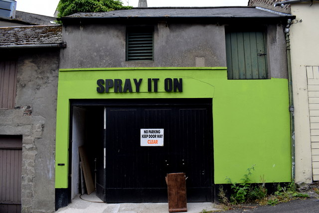 Spray it on, Derry / Londonderry