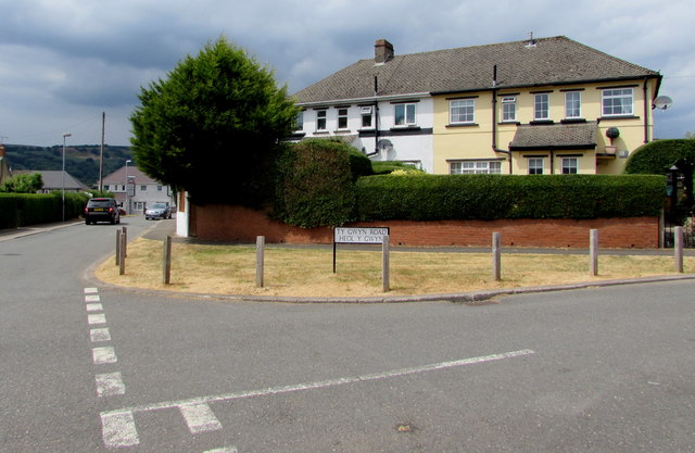 Grass triangle on a Garndiffaith corner