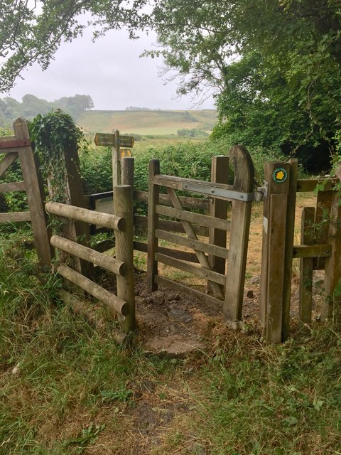 Kissing Gate © Alan Hughes cc-by-sa/2.0 :: Geograph Britain and Ireland