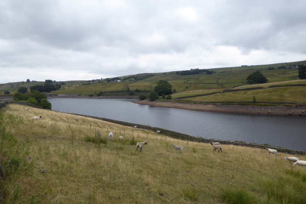 Ponden Reservoir © DS Pugh cc-by-sa/2.0 :: Geograph Britain and Ireland