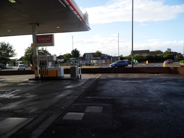Petrol station on the Crosslands Roundabout, Brockworth