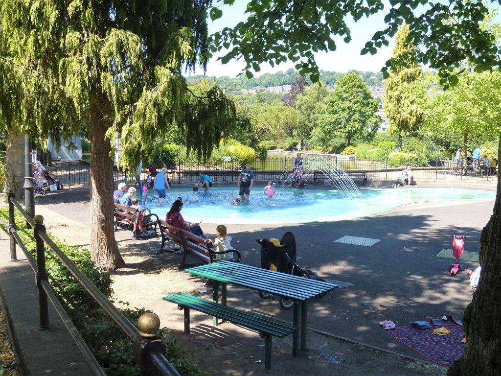 paddling-pool-michael-dibb-cc-by-sa-2-0-geograph-britain-and-ireland