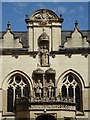 Statues on Oriel College