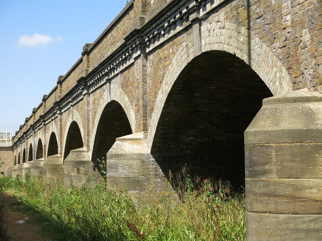 (Part of) the old Walton Bridge