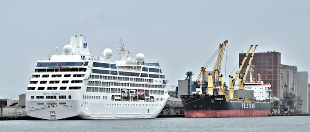 "Pacific Princess" and "Koszalin", Belfast (August 2018)