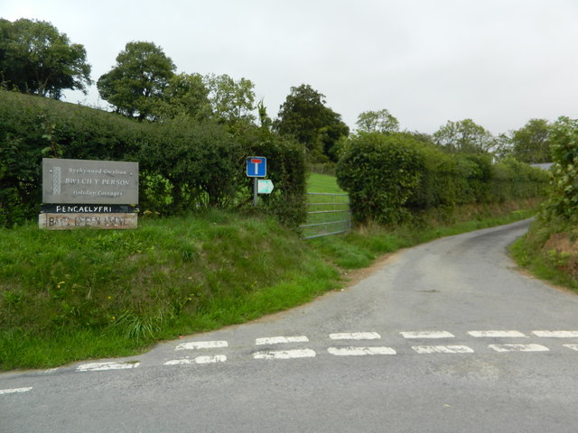 Entrance to lane to Bwlch-y-person and Pencaelyfri
