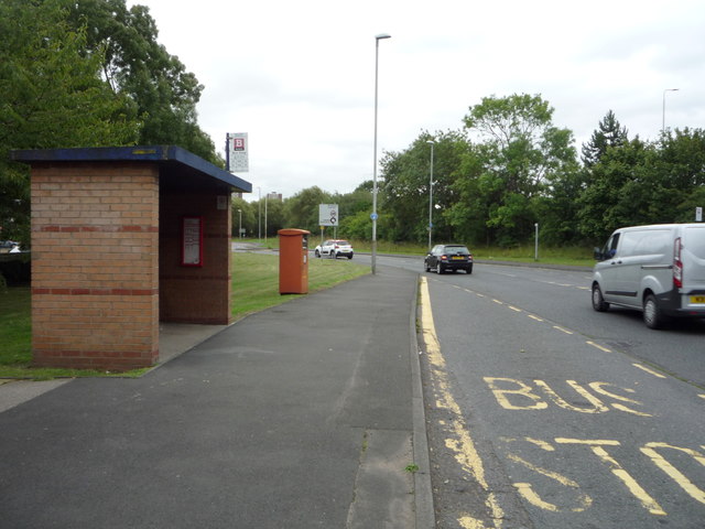 Bus stop and shelter on Chowdene Bank