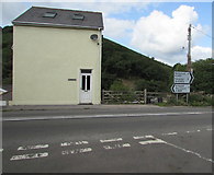 SS9386 : A4061 direction and distances signs on the approach to Blackmill by Jaggery