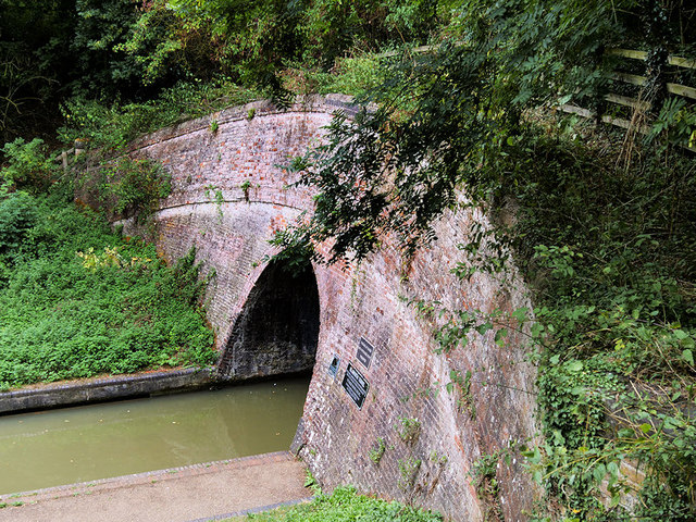 Blisworth Tunnel © David Dixon cc-by-sa/2.0 :: Geograph Britain and Ireland