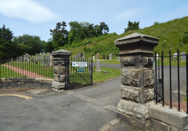 Ballengeich Cemetery: entrance