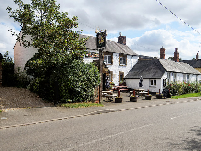 The Rose and Crown, Hartwell © David Dixon cc-by-sa/2.0 :: Geograph ...