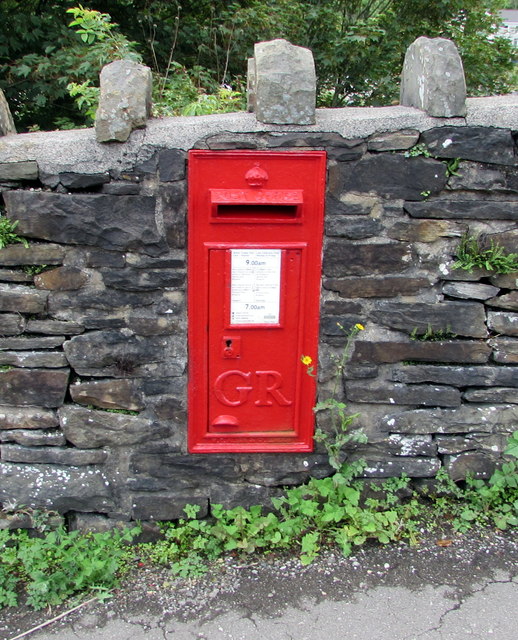 King George V postbox in a Llywelyn... © Jaggery cc-by-sa/2.0 ...