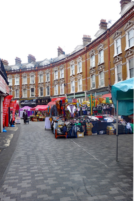 Brixton : market stalls, Electric Avenue