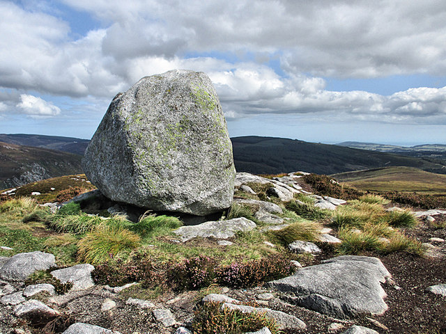 erratic-boulder-kevin-higgins-cc-by-sa-2-0-geograph-ireland