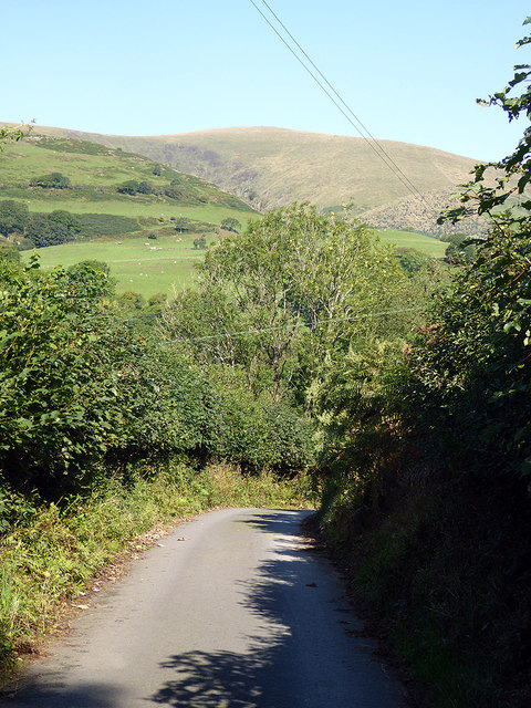 Dead-end road leading to Fron and... © John Lucas cc-by-sa/2.0 ...