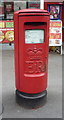 Elizabeth II postbox on Middleton Road