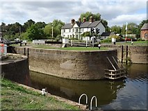SO8453 : Diglis Lock by Philip Halling