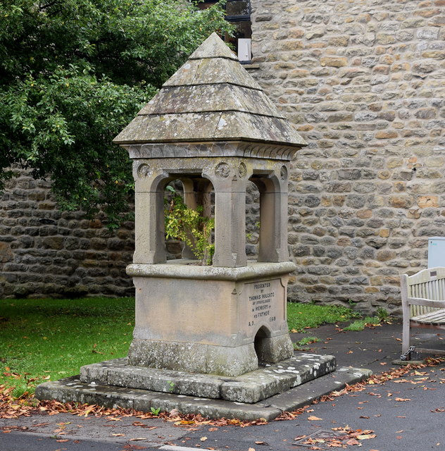 Memorial drinking fountain