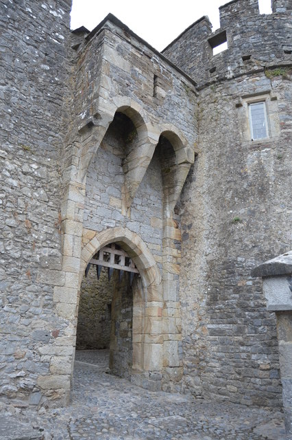 Portcullis gate, Cahir Castle