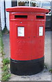 NZ2028 : Double Elizabeth II postbox on Cockton Hill Road, Bishop Auckland by JThomas