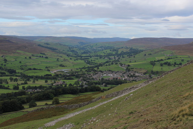 A View up Swaledale from Fremington Edge... © Chris Heaton cc-by-sa/2.0 ...