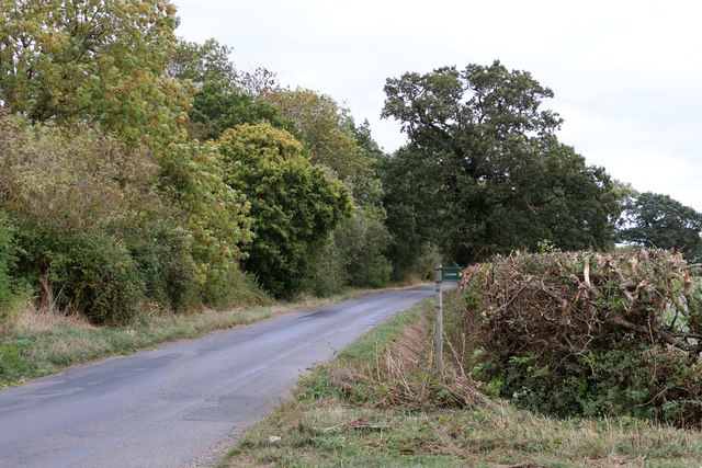 Rural road to Weston-on-the-Green