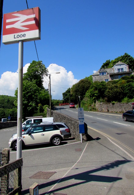 Looe railway station name sign