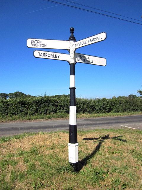 Fingerpost near Oultonlowe Farm