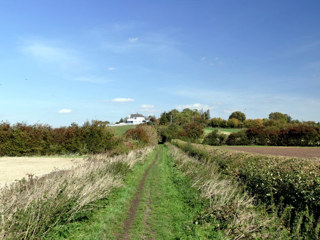 Farm track and footpath south of Bradmore